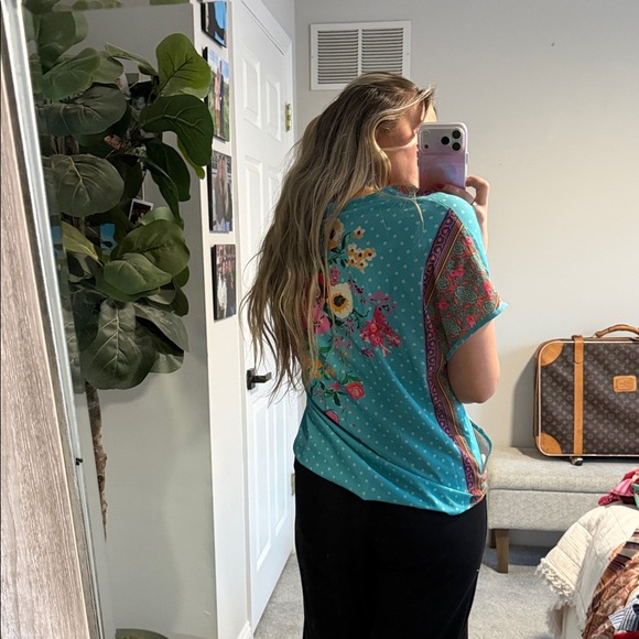 Set of 2 Umgee Floral V-Neck Blouses - Picture 5 of 7